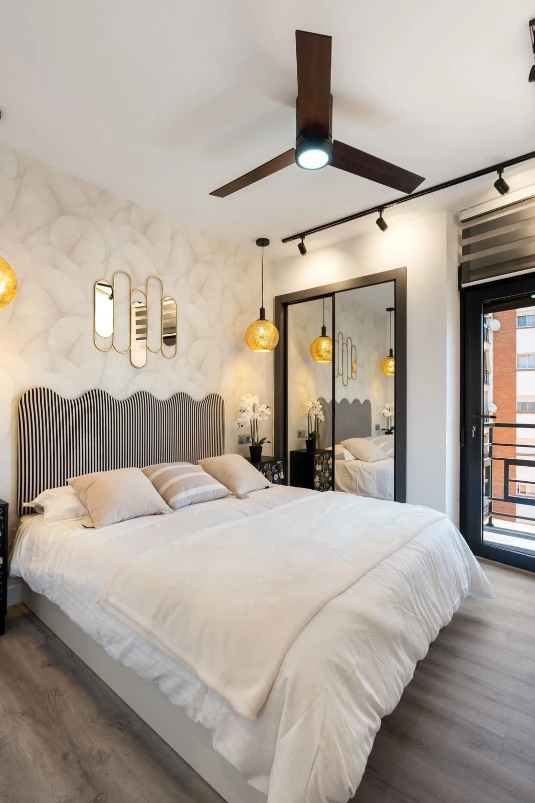 2 Bedroom Middle Floor Apartment for Sale in Fuengirola, Málaga - Image 8