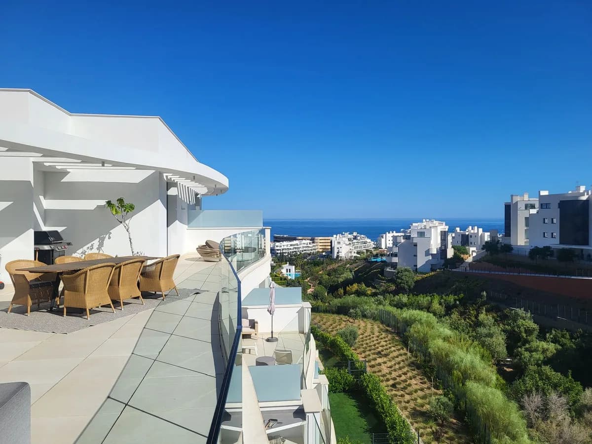 3 Bedroom Penthouse for Sale in Fuengirola, Málaga - Image 2