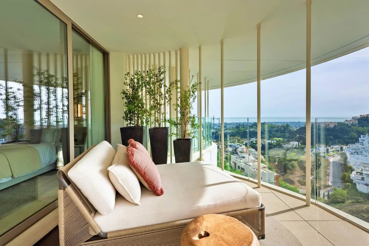 3 Bedroom Ground Floor Apartment for Sale in Nueva Andalucía, Málaga - Image 3