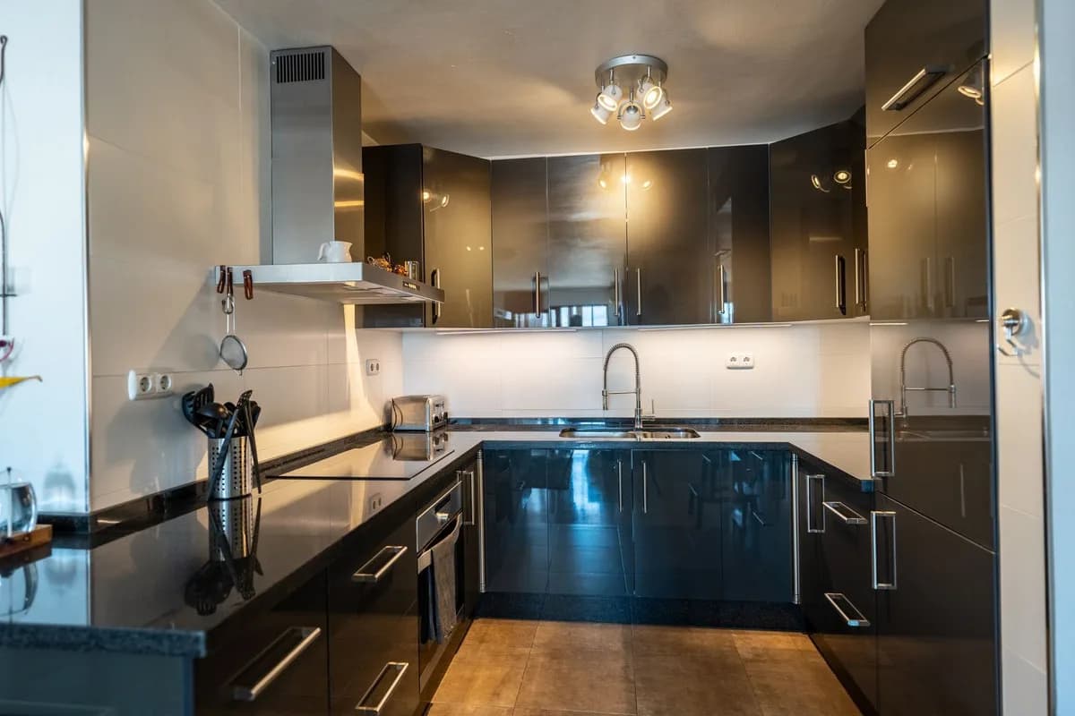2 Bedroom Top Floor Apartment for Sale in Fuengirola, Málaga - Image 2