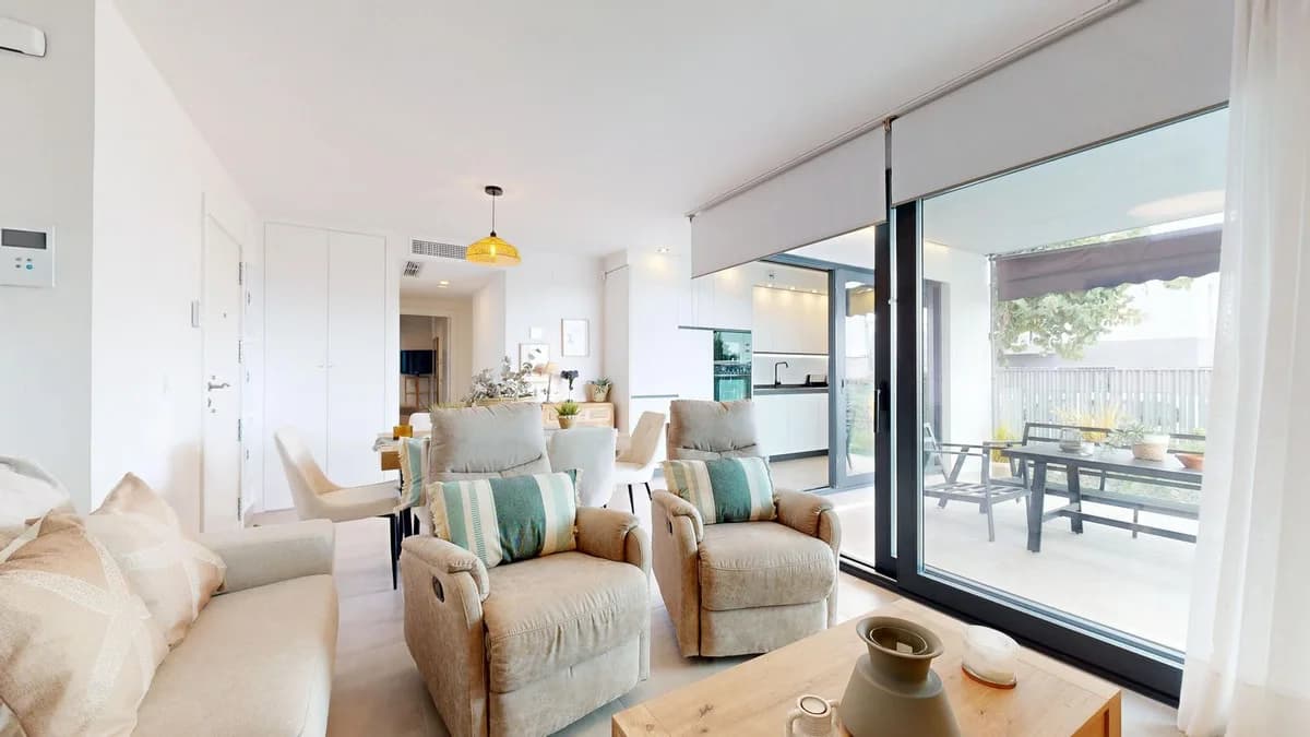 3 Bedroom Ground Floor Apartment for Sale in Los Pacos, Málaga - Image 3