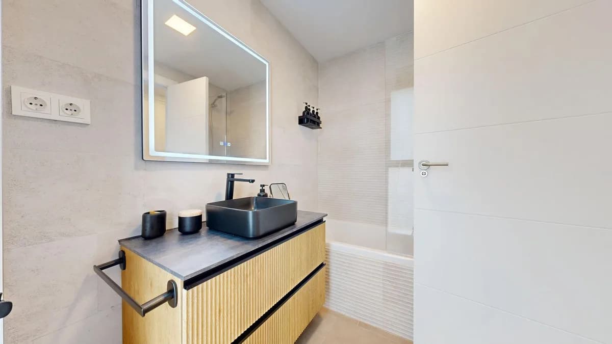 3 Bedroom Ground Floor Apartment for Sale in Los Pacos, Málaga - Image 9