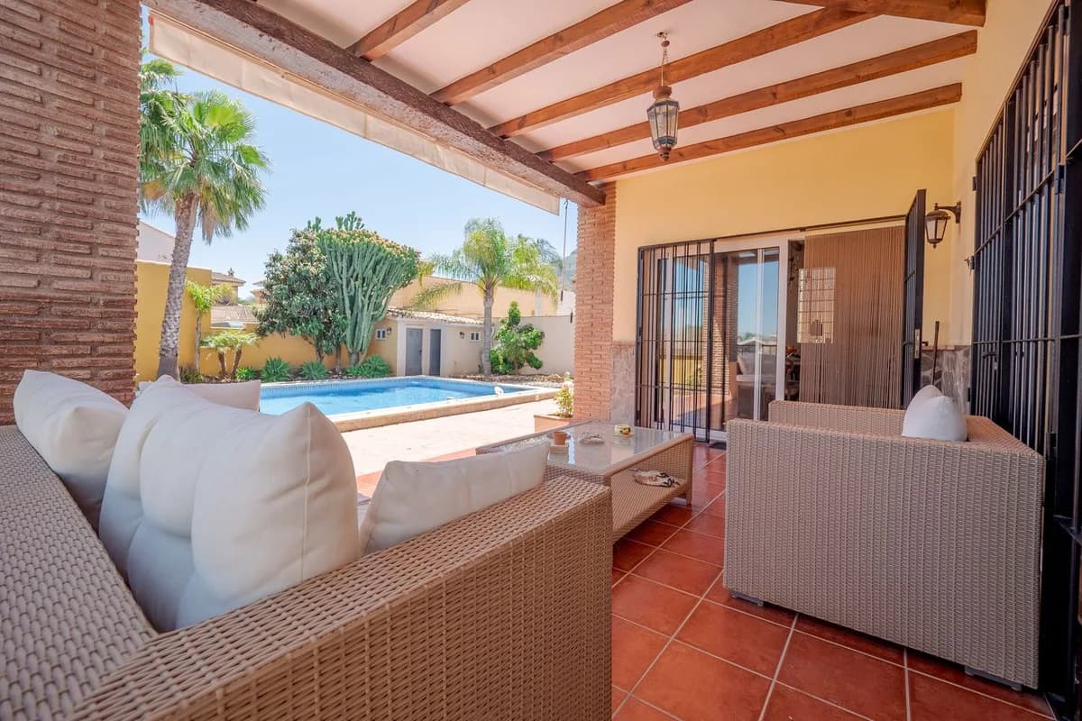 5 Bedroom Detached Villa for Sale in Alhaurín el Grande, Málaga - Image 2