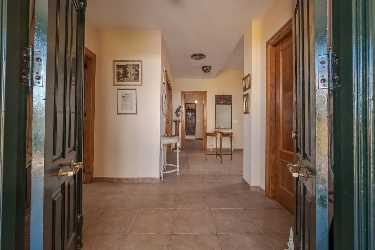 5 Bedroom Detached Villa for Sale in Alhaurín el Grande, Málaga - Image 9
