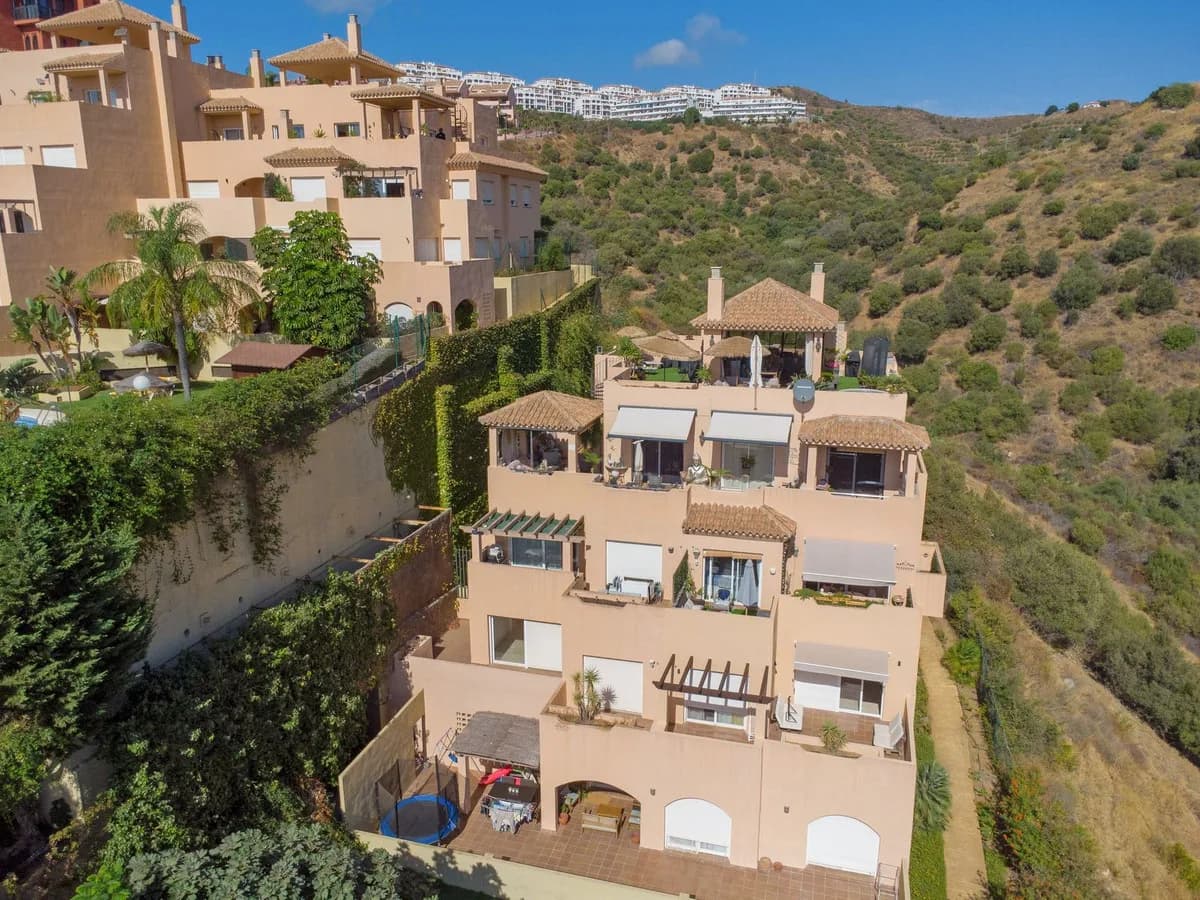 3 Bedroom Penthouse for Sale in Calahonda, Málaga - Image 8