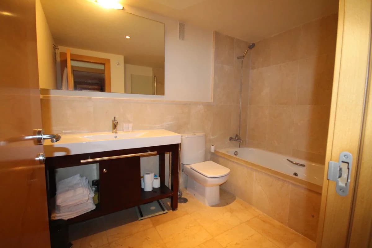 2 Bedroom Middle Floor Apartment for Sale in Los Flamingos, Málaga - Image 7