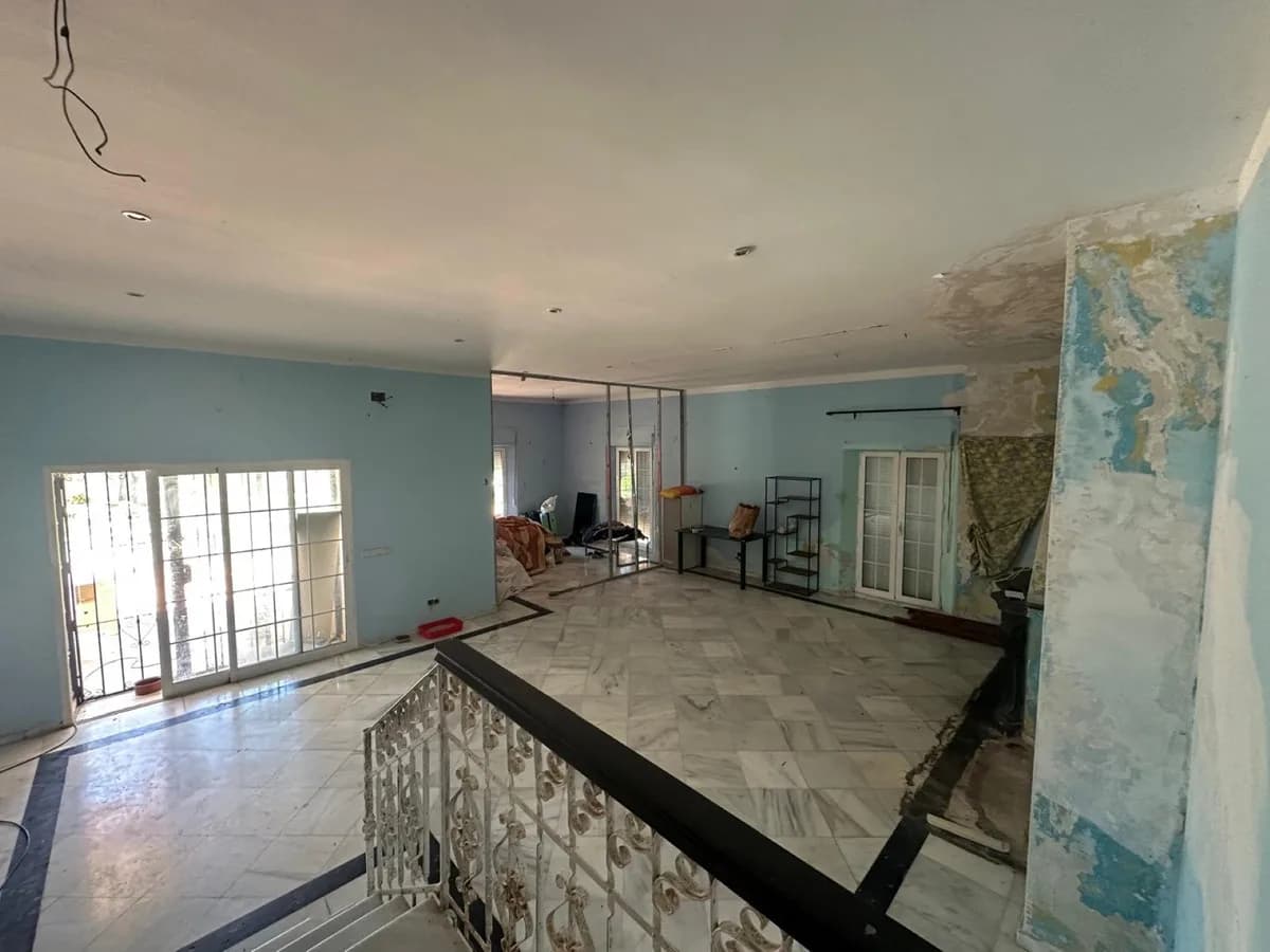 7 Bedroom Detached Villa for Sale in Nueva Andalucía, Málaga - Image 8