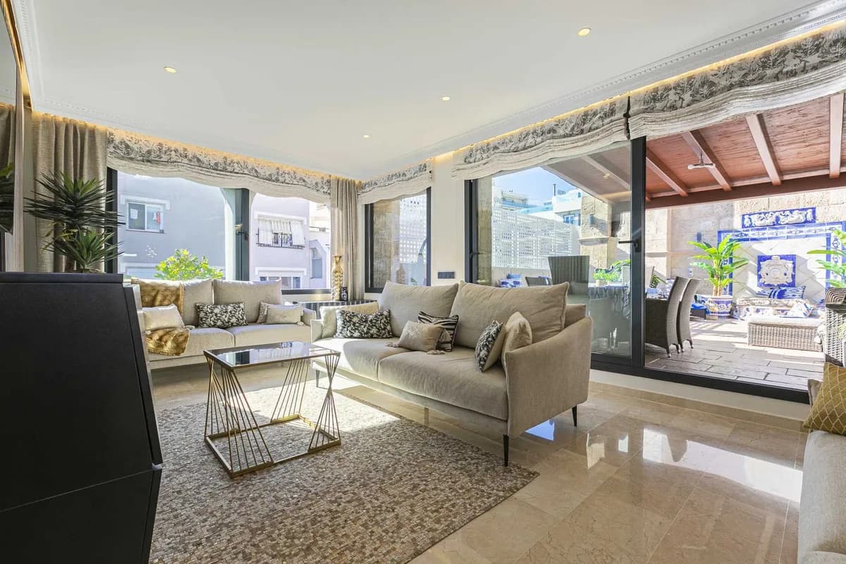 3 Bedroom Penthouse for Sale in Marbella, Málaga - Image 2
