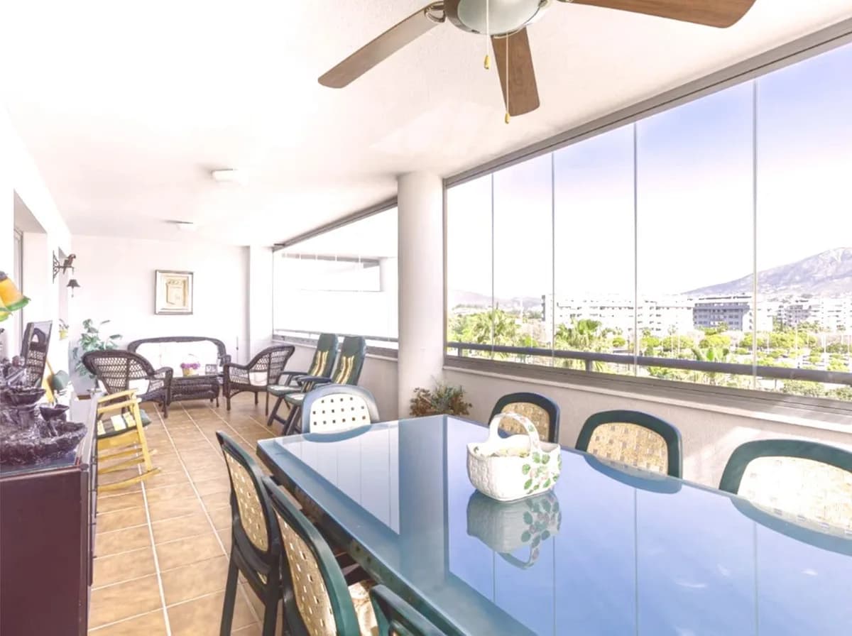 3 Bedroom Middle Floor Apartment for Sale in Fuengirola, Málaga