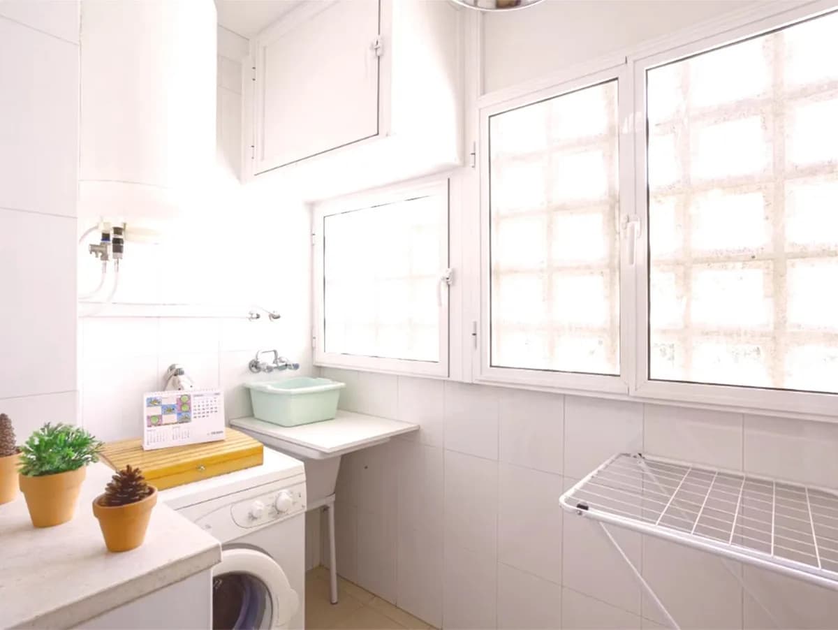 3 Bedroom Middle Floor Apartment for Sale in Fuengirola, Málaga - Image 9