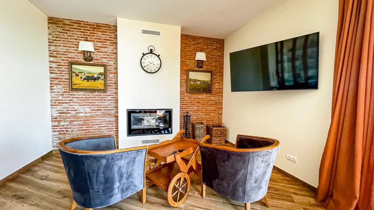 6 Bedroom Detached Villa for Sale in El Rosario, Málaga - Image 6