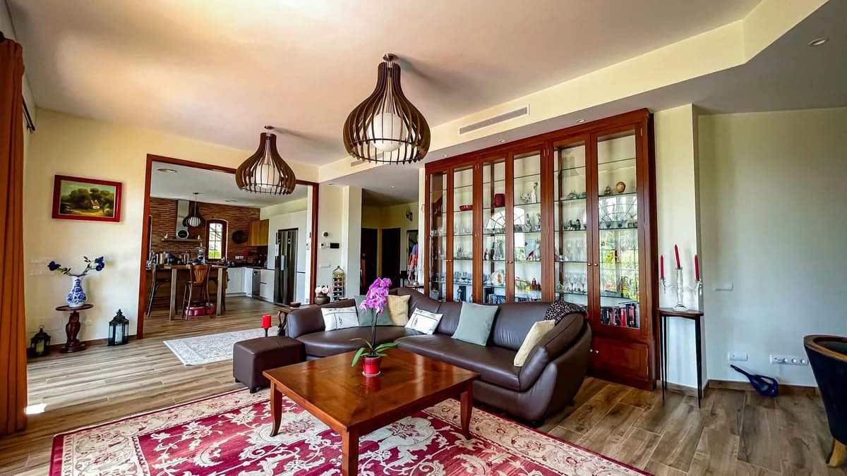 6 Bedroom Detached Villa for Sale in El Rosario, Málaga - Image 9