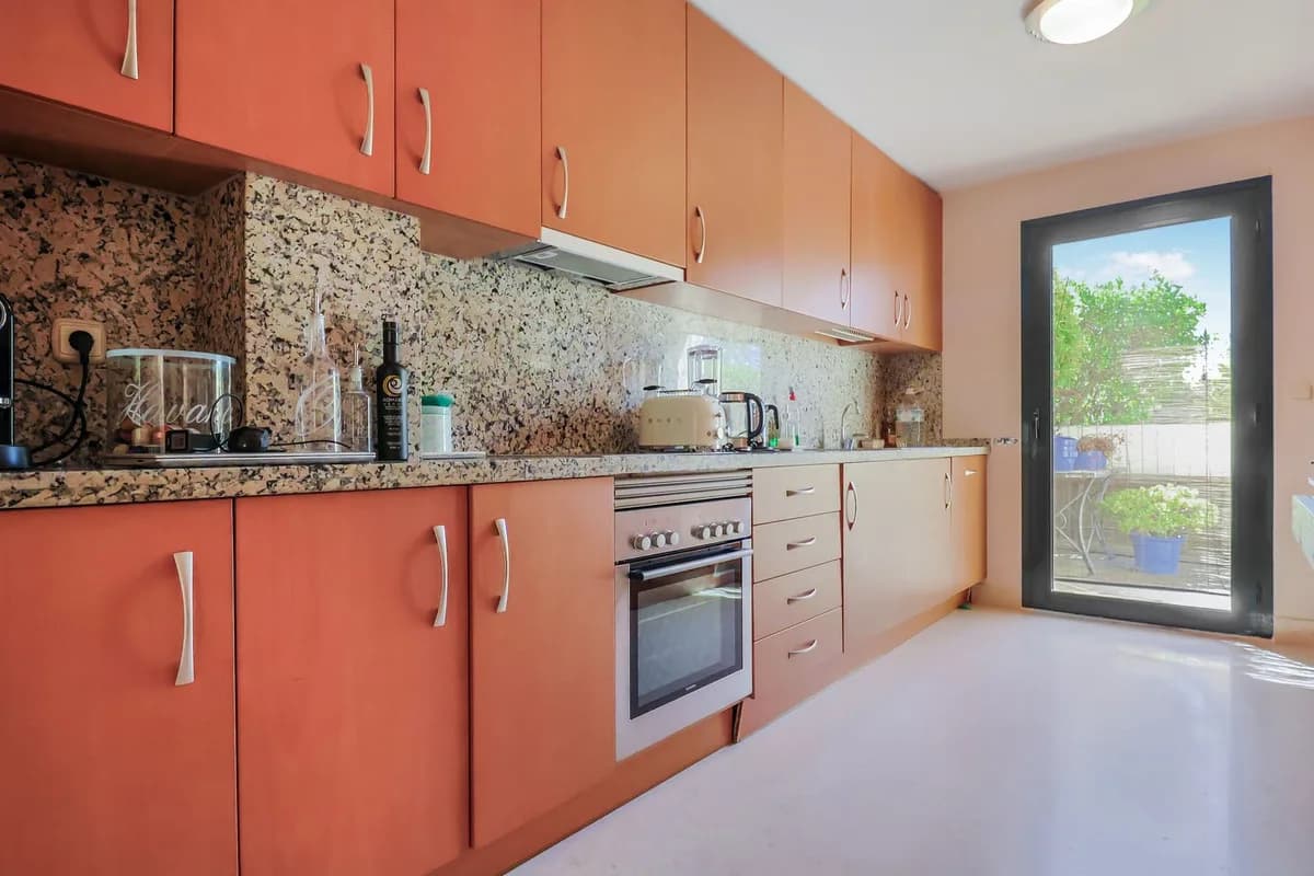 2 Bedroom Middle Floor Apartment for Sale in Benahavís, Málaga - Image 6