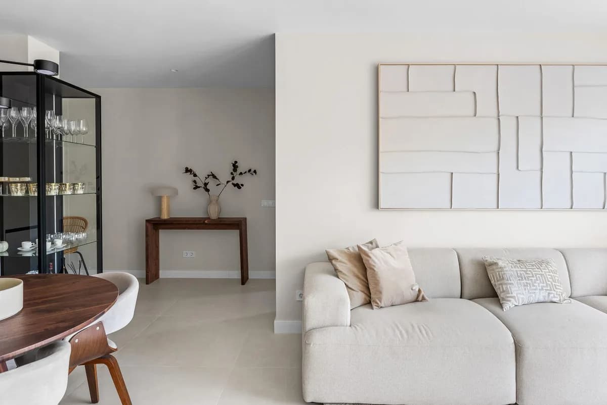 3 Bedroom Middle Floor Apartment for Sale in Benahavís, Málaga - Image 5