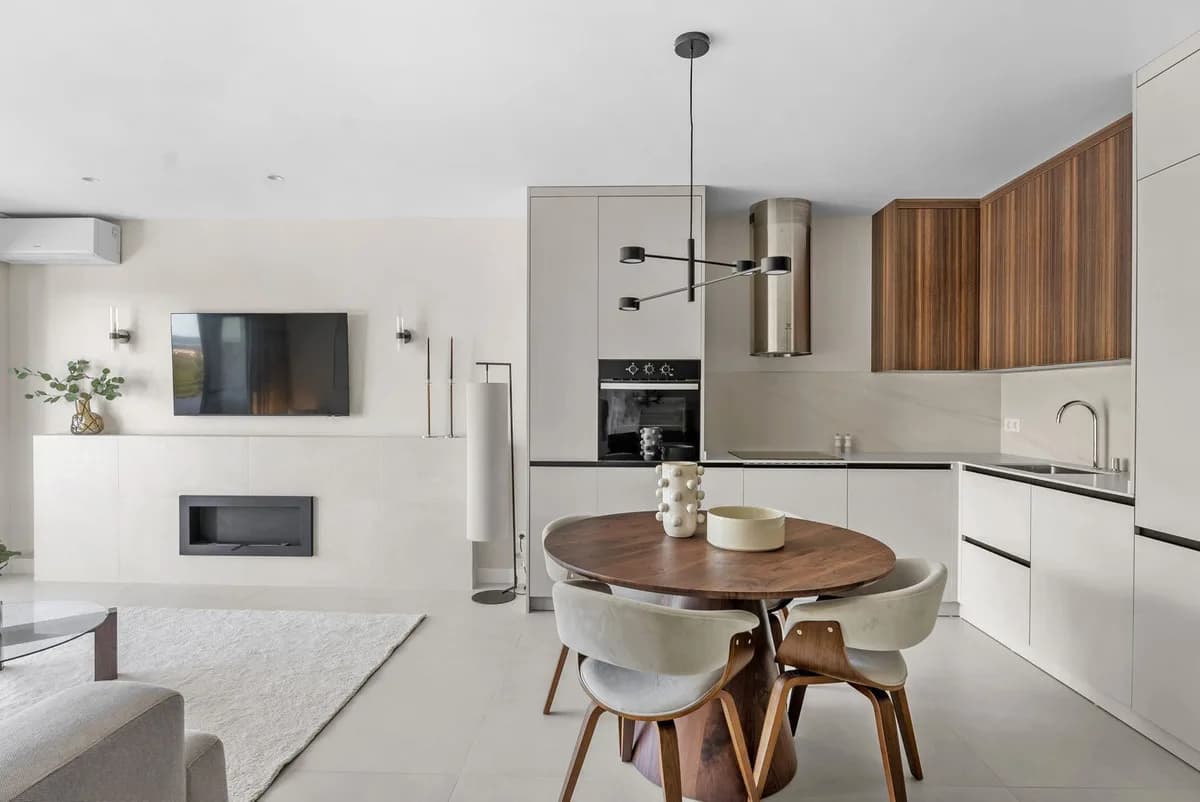 3 Bedroom Middle Floor Apartment for Sale in Benahavís, Málaga - Image 6
