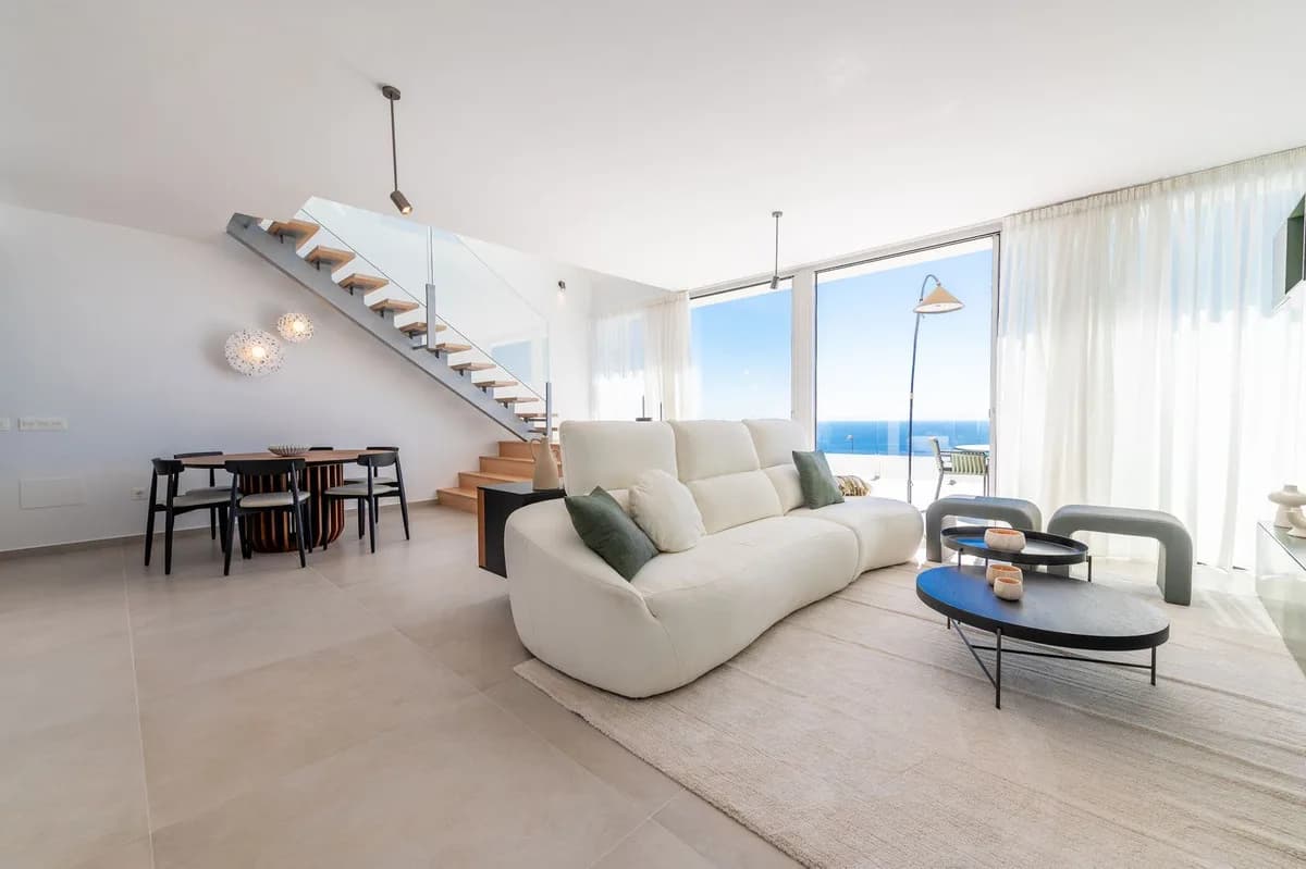 3 Bedroom Penthouse Duplex for Sale in Benalmadena, Málaga - Image 2