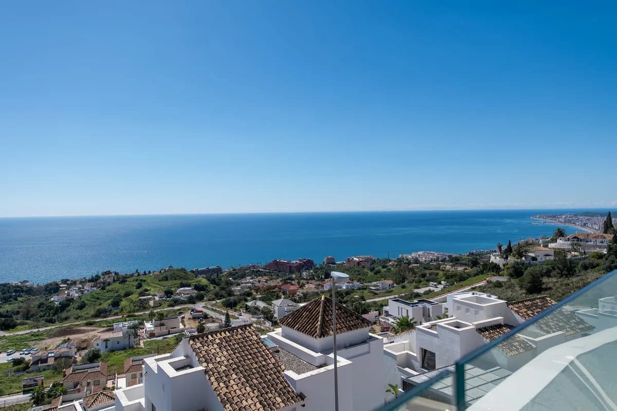 3 Bedroom Penthouse Duplex for Sale in Benalmadena, Málaga - Image 6