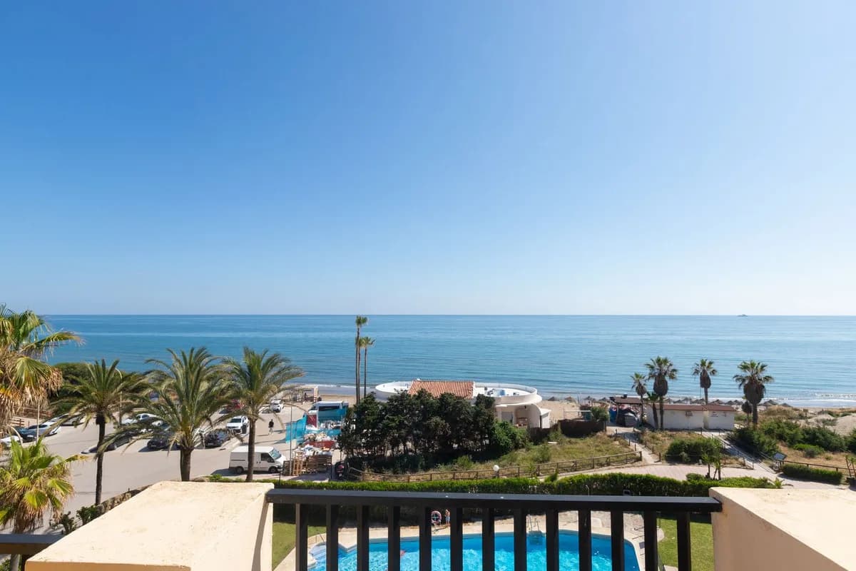 2 Bedroom Penthouse for Sale in Elviria, Málaga - Image 2