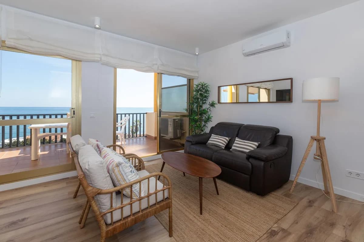 2 Bedroom Penthouse for Sale in Elviria, Málaga - Image 4