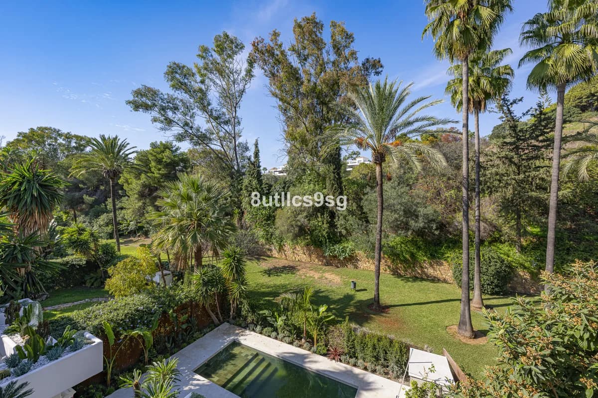 3 Bedroom Ground Floor Apartment for Sale in The Golden Mile, Málaga - Image 2