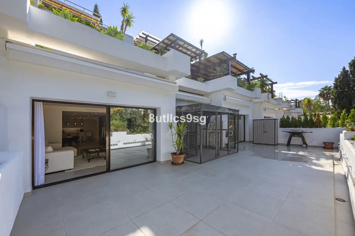 3 Bedroom Ground Floor Apartment for Sale in The Golden Mile, Málaga - Image 6
