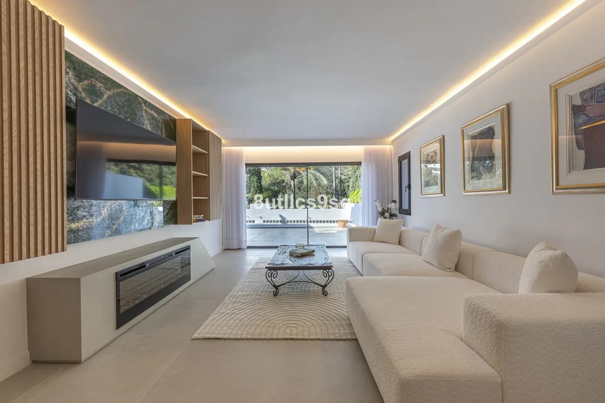 3 Bedroom Ground Floor Apartment for Sale in The Golden Mile, Málaga - Image 7