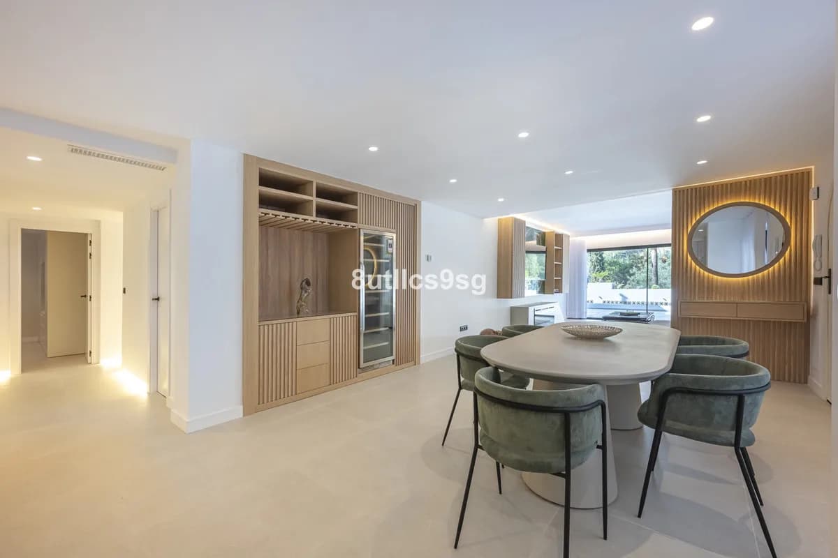3 Bedroom Ground Floor Apartment for Sale in The Golden Mile, Málaga - Image 8