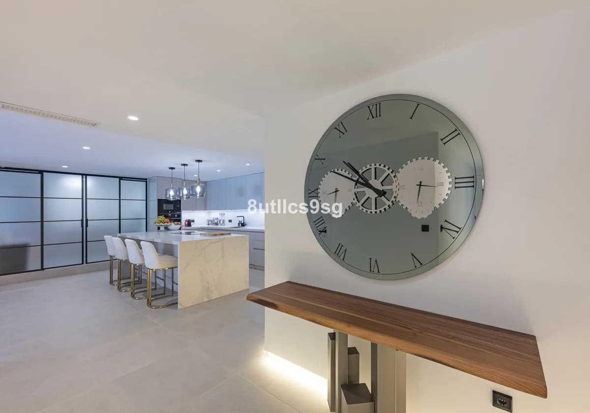 3 Bedroom Ground Floor Apartment for Sale in The Golden Mile, Málaga - Image 9