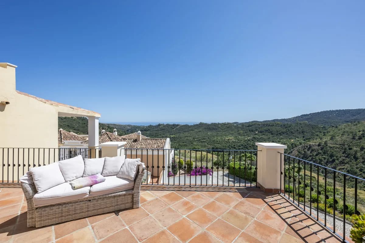 4 Bedroom Townhouse for Sale in Benahavís, Málaga - Image 5
