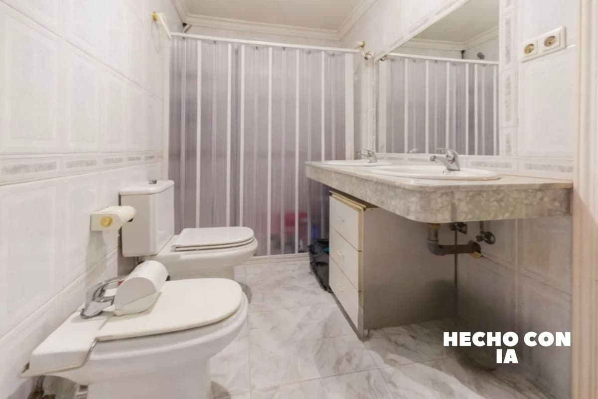 2 Bedroom Top Floor Apartment for Sale in Fuengirola, Málaga - Image 7