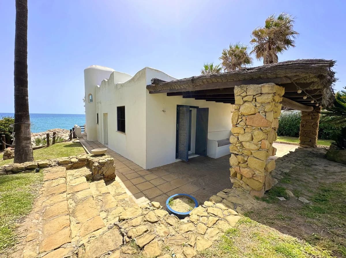 3 Bedroom Detached Villa for Sale in Manilva, Málaga - Image 4