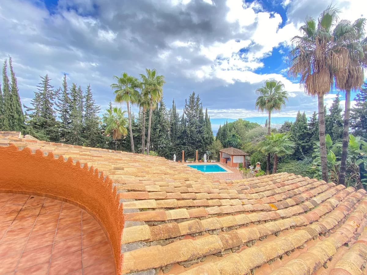 6 Bedroom Detached Villa for Sale in Nagüeles, Málaga - Image 6