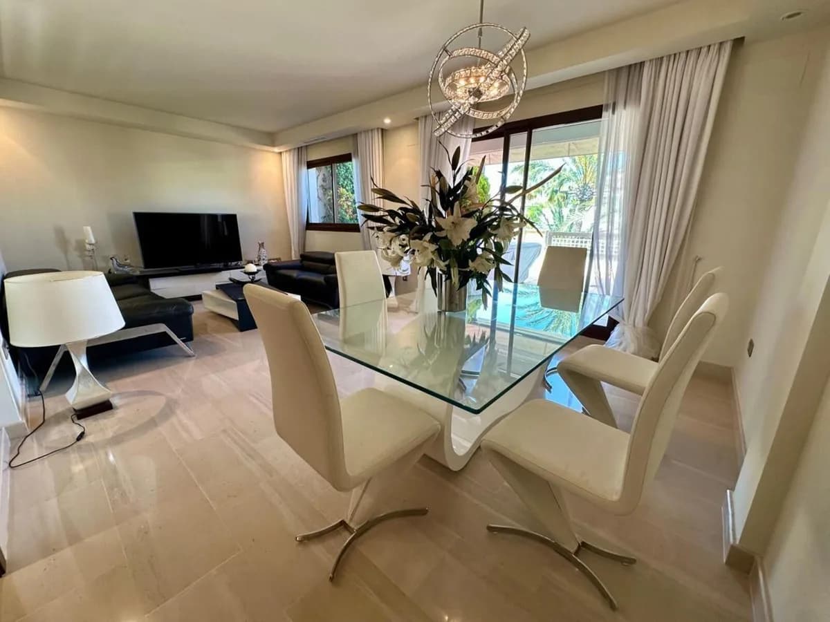 3 Bedroom Penthouse Duplex for Sale in Nueva Andalucía, Málaga - Image 3