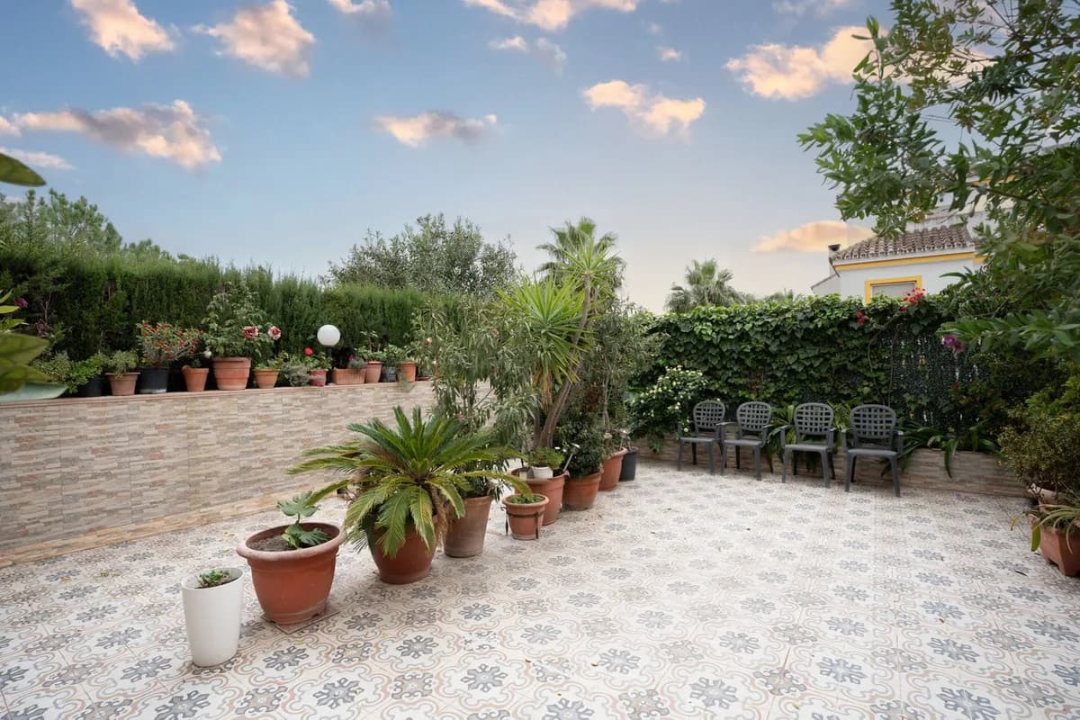 7 Bedroom Semi-Detached House for Sale in Estepona, Málaga - Image 5