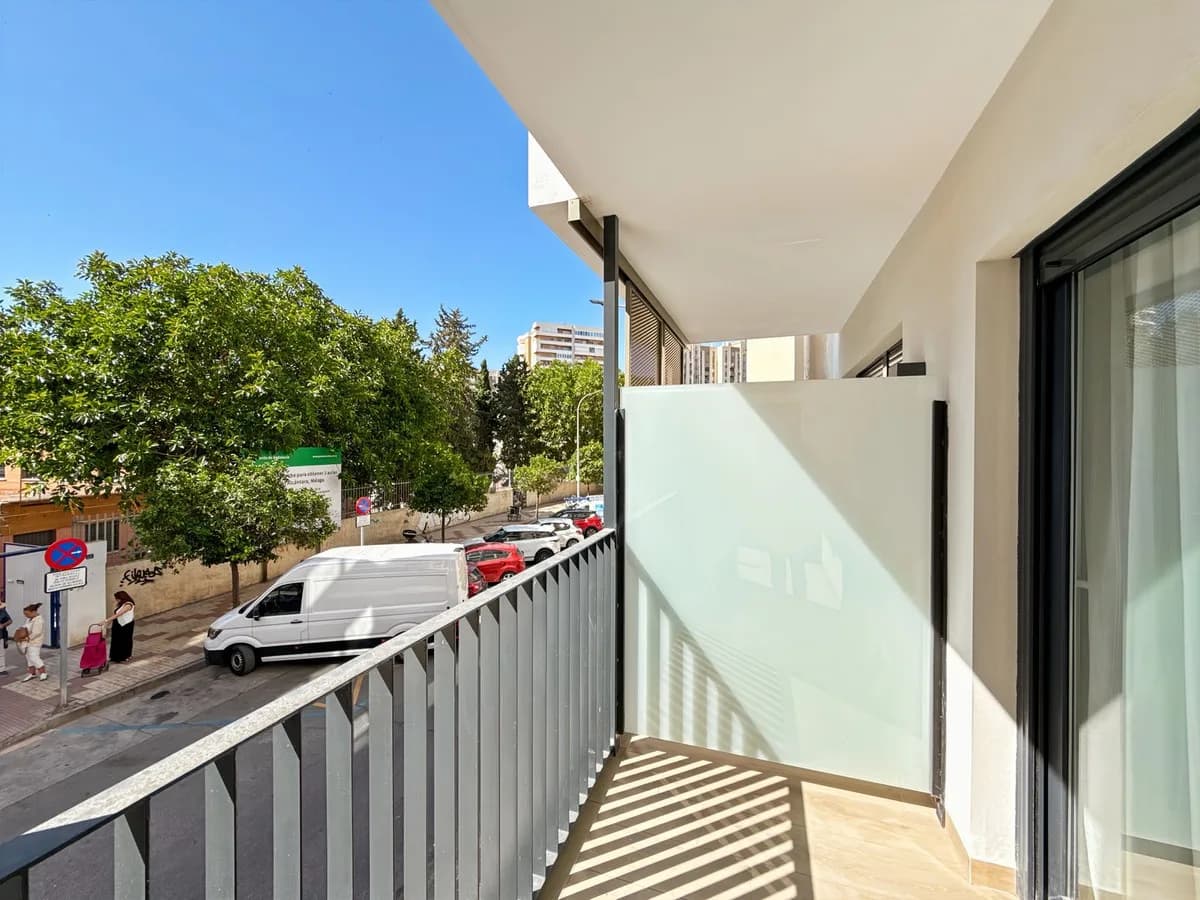 2 Bedroom Middle Floor Apartment for Sale in Perchel Norte, Málaga - Image 3
