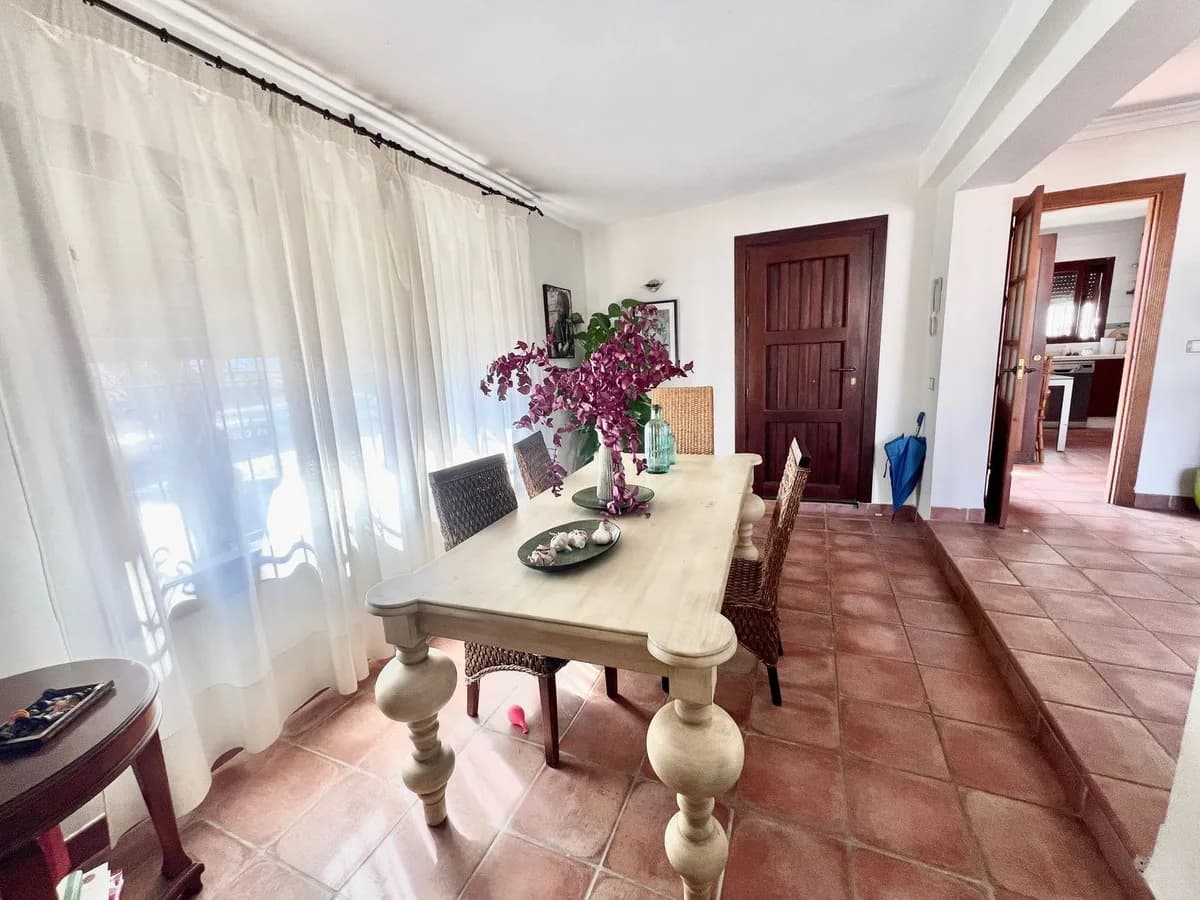 4 Bedroom Detached Villa for Sale in Nueva Andalucía, Málaga - Image 6