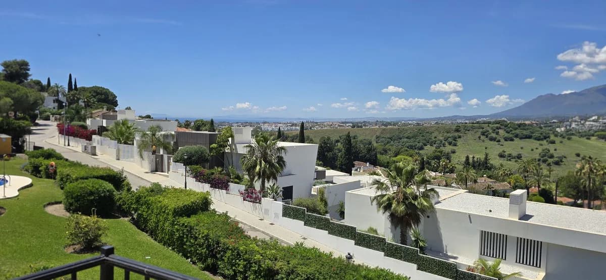 2 Bedroom Duplex for Sale in El Paraiso, Málaga