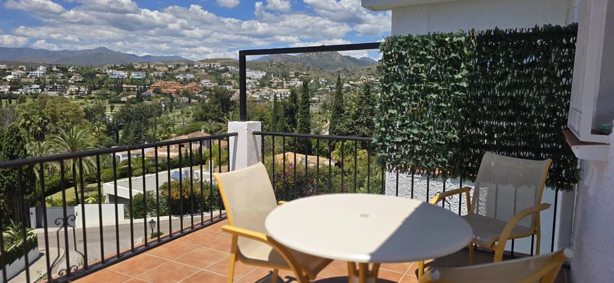2 Bedroom Duplex for Sale in El Paraiso, Málaga - Image 2