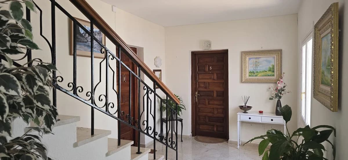 2 Bedroom Duplex for Sale in El Paraiso, Málaga - Image 3