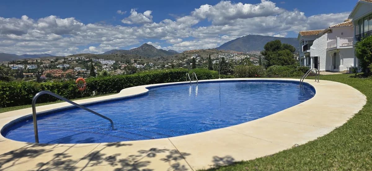 2 Bedroom Duplex for Sale in El Paraiso, Málaga - Image 5