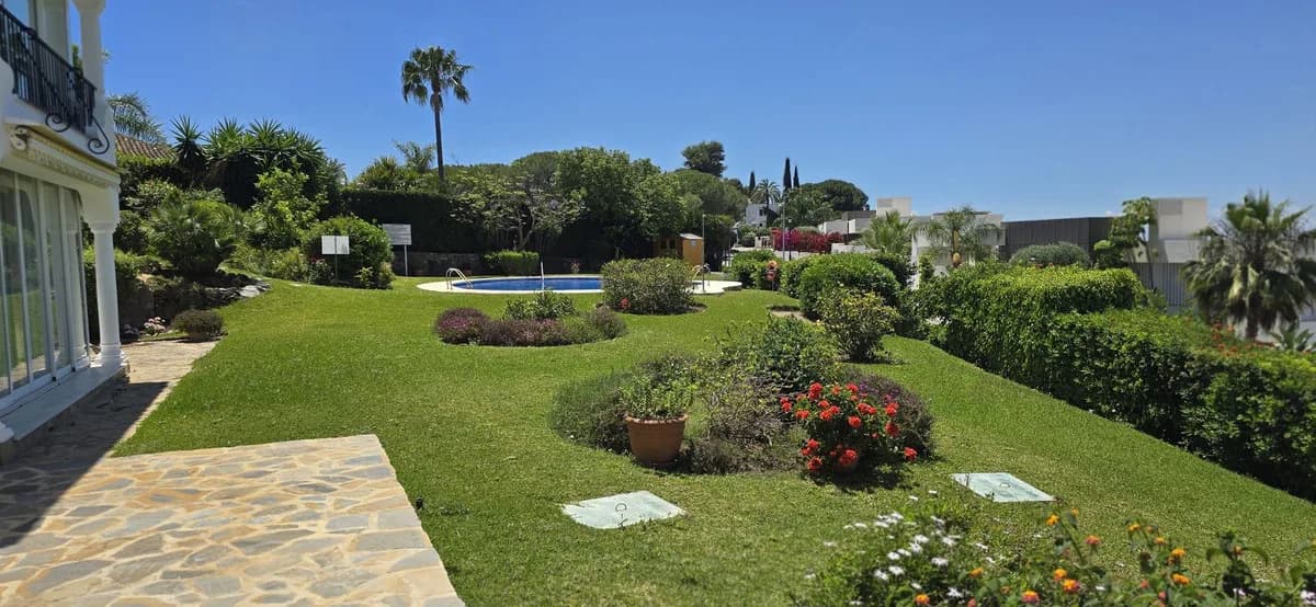 2 Bedroom Duplex for Sale in El Paraiso, Málaga - Image 6