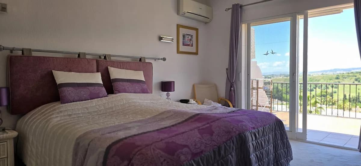 2 Bedroom Duplex for Sale in El Paraiso, Málaga - Image 7