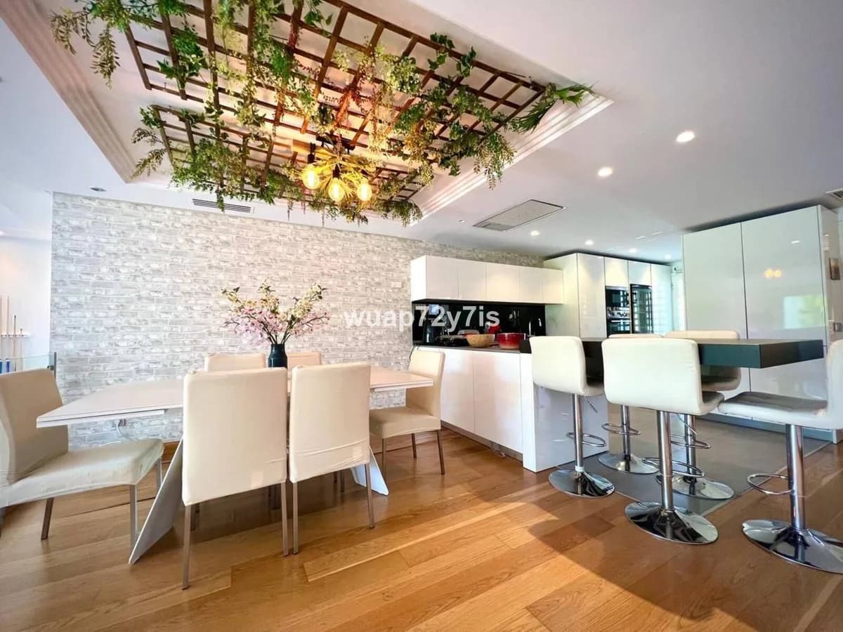 4 Bedroom Townhouse for Sale in Estepona, Málaga - Image 3