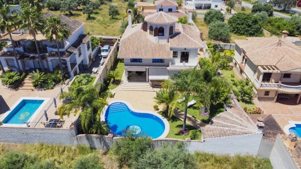6 Bedroom Detached Villa for Sale in Alhaurín el Grande, Málaga