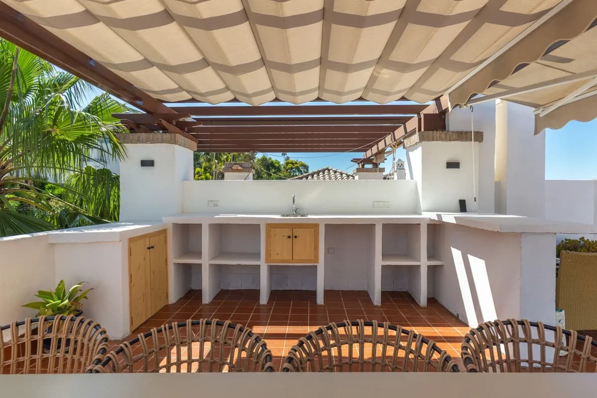 2 Bedroom Penthouse for Sale in Benahavís, Málaga