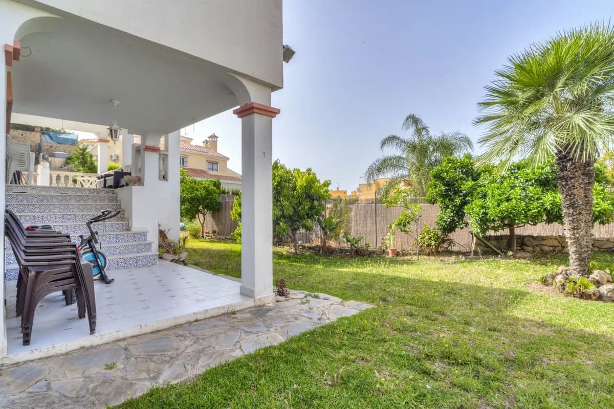 5 Bedroom Detached Villa for Sale in Marbella, Málaga - Image 2