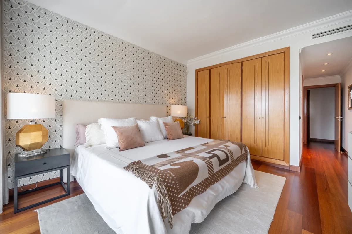 3 Bedroom Middle Floor Apartment for Sale in Puerto Banús, Málaga - Image 7