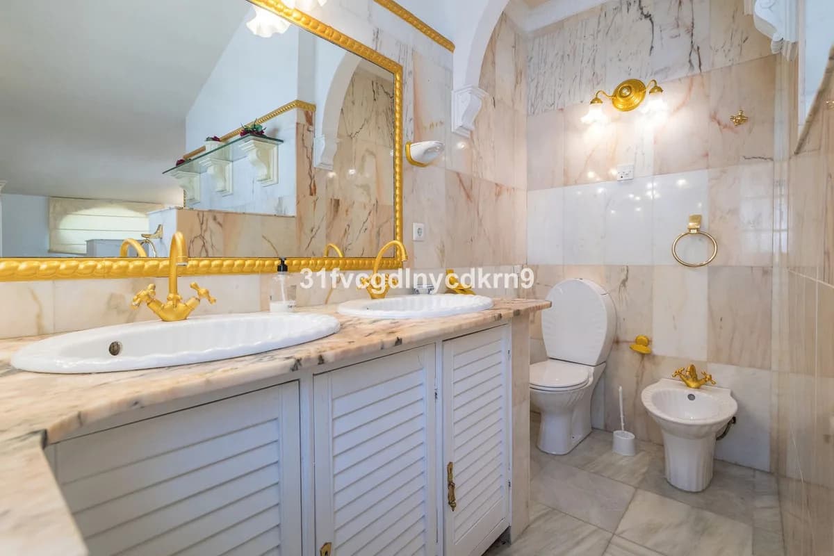 6 Bedroom Detached Villa for Sale in Estepona, Málaga - Image 7