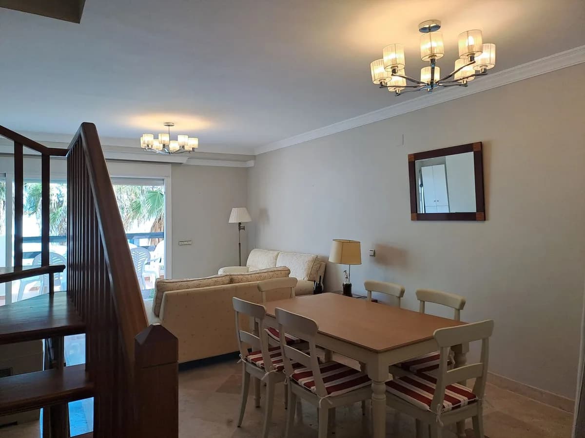2 Bedroom Middle Floor Apartment for Sale in Estepona, Málaga - Image 7