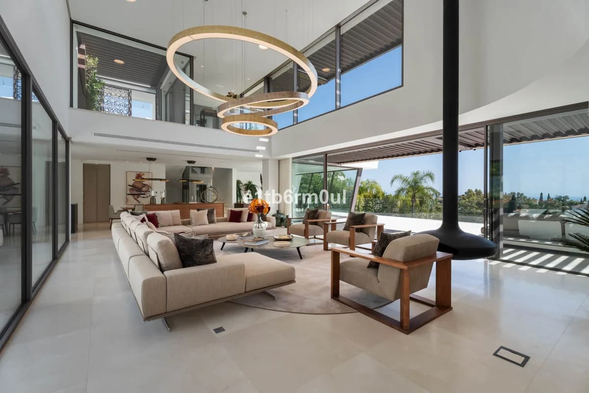 6 Bedroom Detached Villa for Sale in La Quinta, Málaga - Image 3